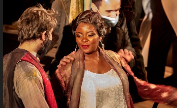Vuvu Mpofu als Mimi in La Bohème