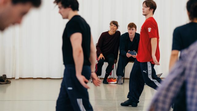 2425 MIN Minus 16 repetitiebeeld Ana Maria Lucacui Ohad Naharin c Filip Van Roe OBV 3