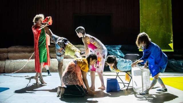 2425 NOW repetitiebeeld achter de schermen Now We Are Earth An Orchestra Nicole Beutler Opera Gentc Reinout Bos NBP 20240207 542