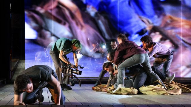 2526 NAB kostuumrepetitiebeeld Nabucco Christiane Jatahy c Annemie Augustijns OBV M5 A4993