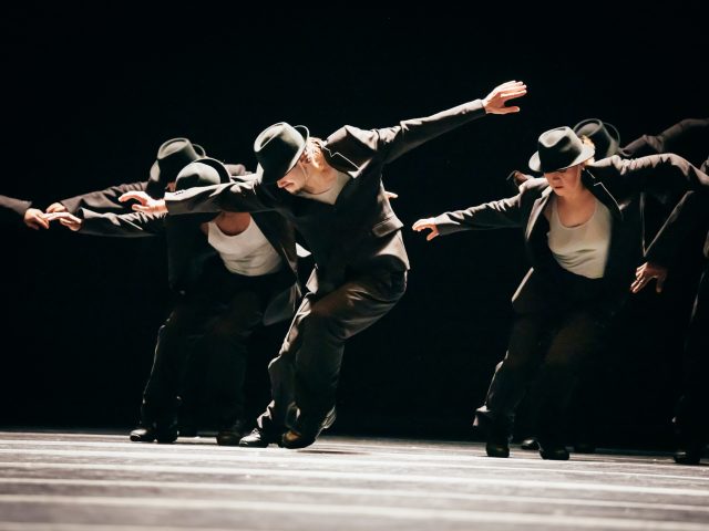 2425 MIN kostuumrepetitiebeeld Minus16 Ohad Naharin c Filip Van Roe OBV 08108