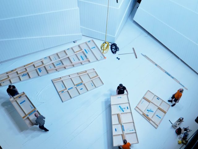 2425 WOZ Decor Still