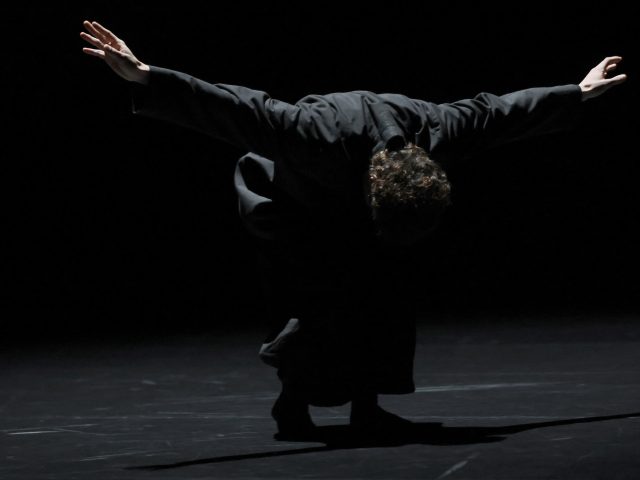 2526 BVS repetitiebeeld Rites La Valse Nacera Belaza c Phile Deprez OBV 9039