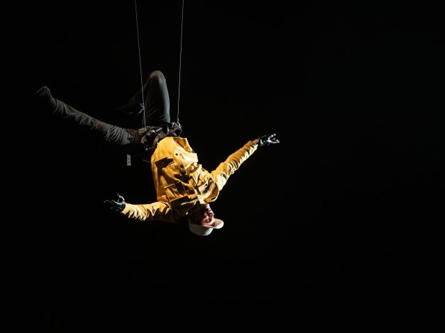 2526 CHO kostuumrepetitiebeeld Choreolab Figures in Flight Shane Urton c Bart Grietens OBV 2