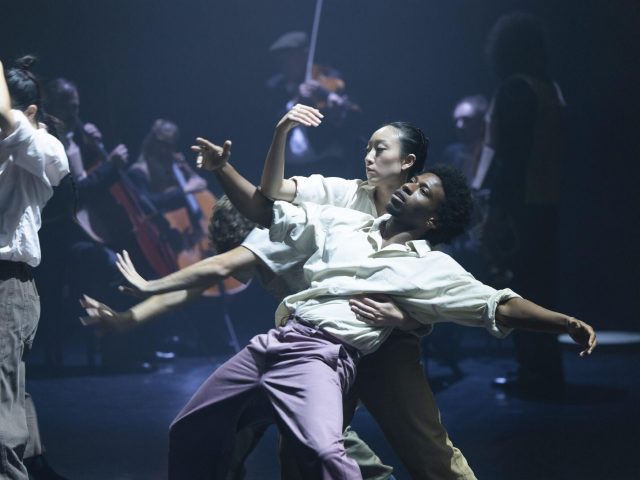 2526 GRA kostuumrepetitiebeeld Grand Finale Hofesh Shechter c Koen Broos OBV 5190
