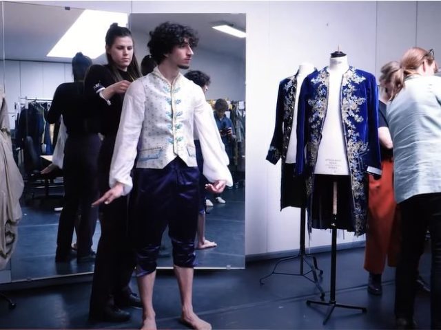 Videostill MOZ kostuums