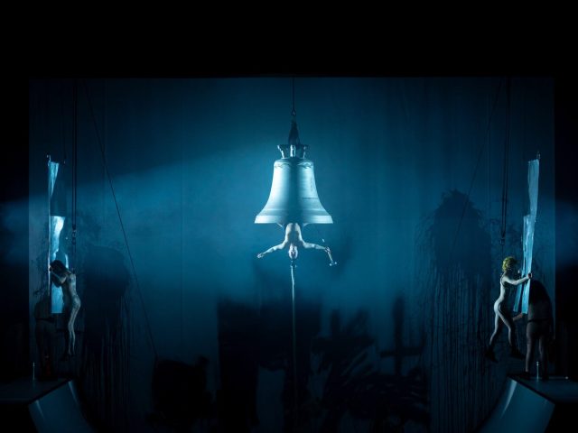 EXTERN 2526 SAN productiebeeld Sancta Florentina Holzinger c Mayra Wallraff 10