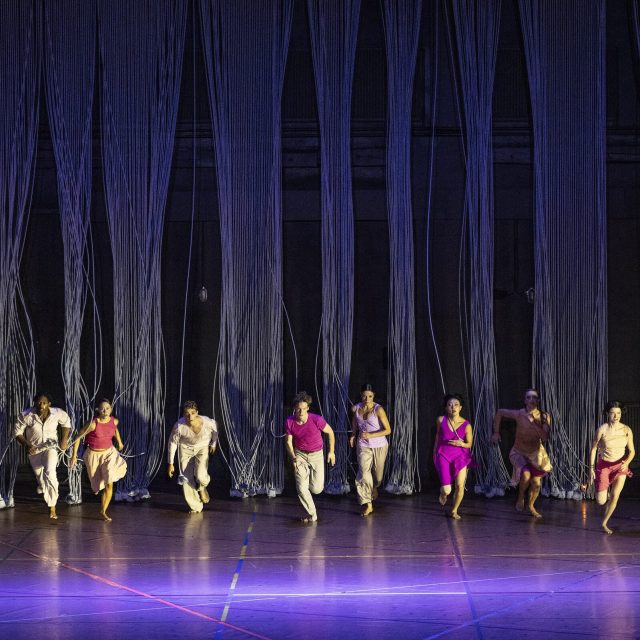 2425 RAI Rain Anne Teresa De Keersmaeker productiebeeld cast A Phile Deprez OBV 0961