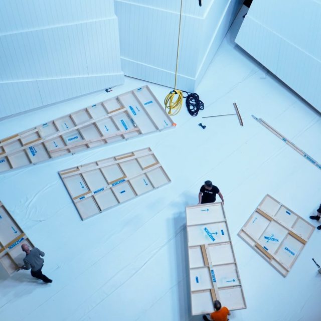 2425 WOZ Decor Still