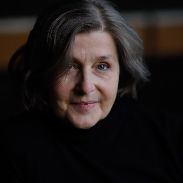 EXTERN 2526 Barbara Kaufmannc César Vayssié